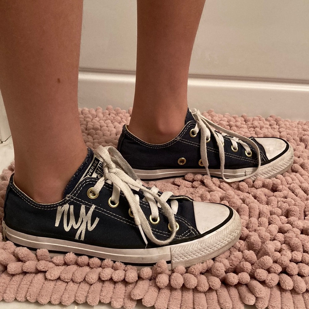 Girls customized navy blue NYC converse (size 6 womens)